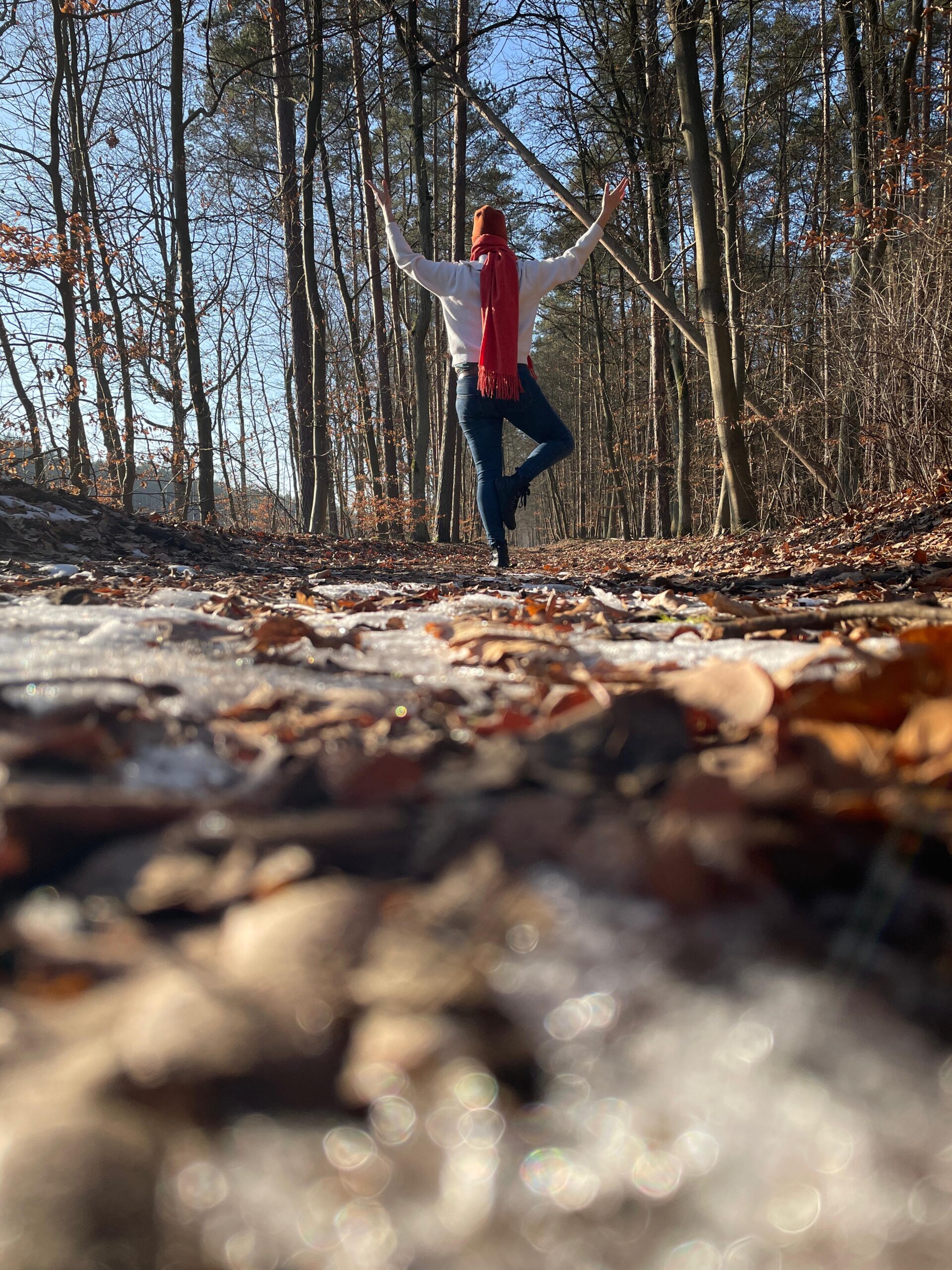 Stefanie Odebrecht is practicing Hatha Yoga. Hatha Yoga online